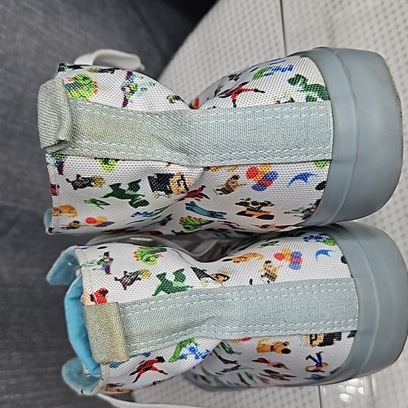 DISNEY PIXAR 25TH ANNIVERSARY HI-TOP SNEAKERS SIZE 8 - Picture 6 of 8